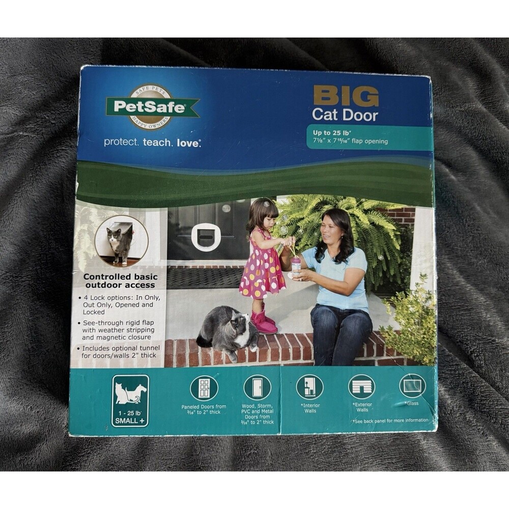 PetSafe Big Cat Door 4-Way Locking Large Cat Small Dog Up to 25lb Open Box
